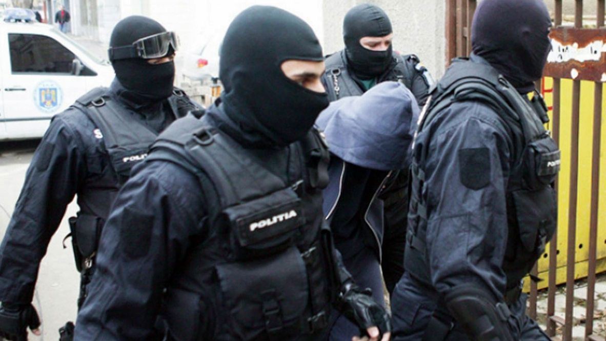 Patru mandate de executare a pedepsei, puse în aplicare de poliţiştii sătmăreni