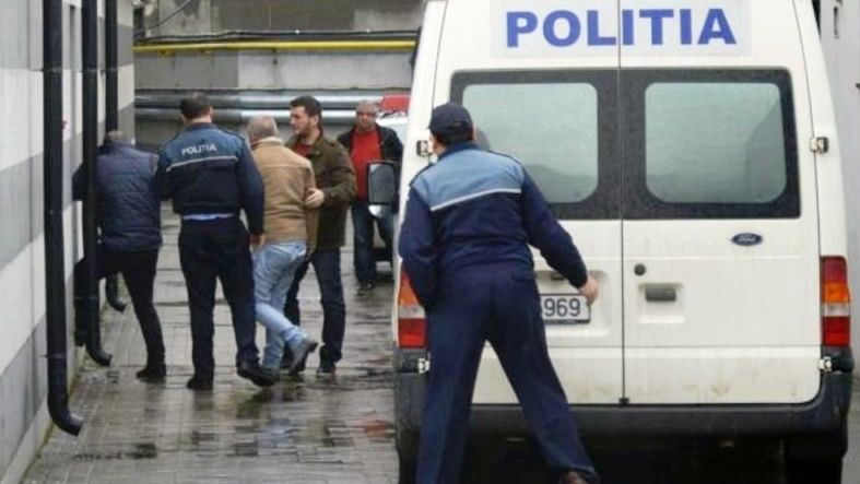 Bărbat condamnat pentru lovire, prins de polițiști