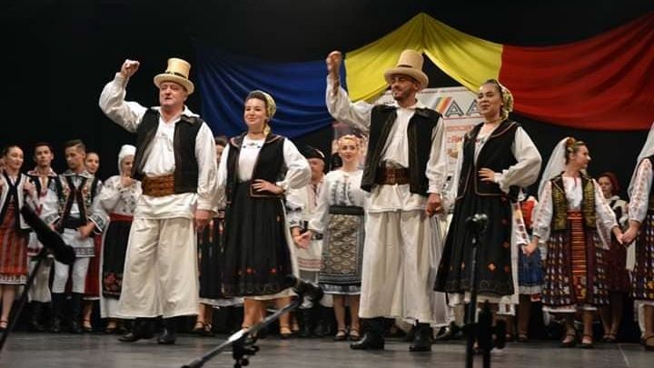 Membrii Ansamblului ”Doruri sătmărene”, prezenți la Colocviul Național de Coregrafie de la Bușteni