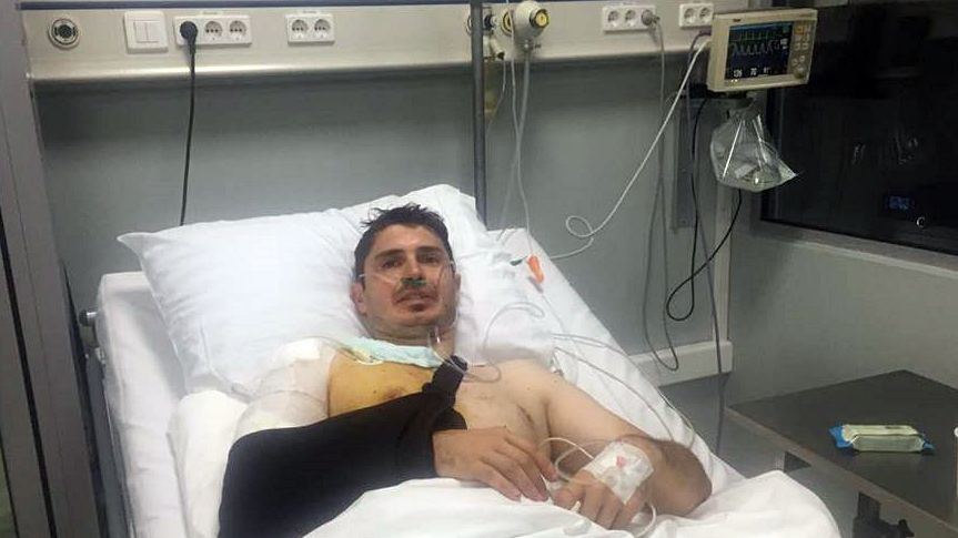 Mani Gyenes a căzut de pe motocicletă și a suferit o fractură de humerus