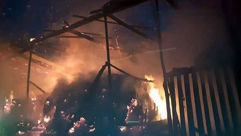 Incendiu de amploare la un depozit de plante furajere din Turț