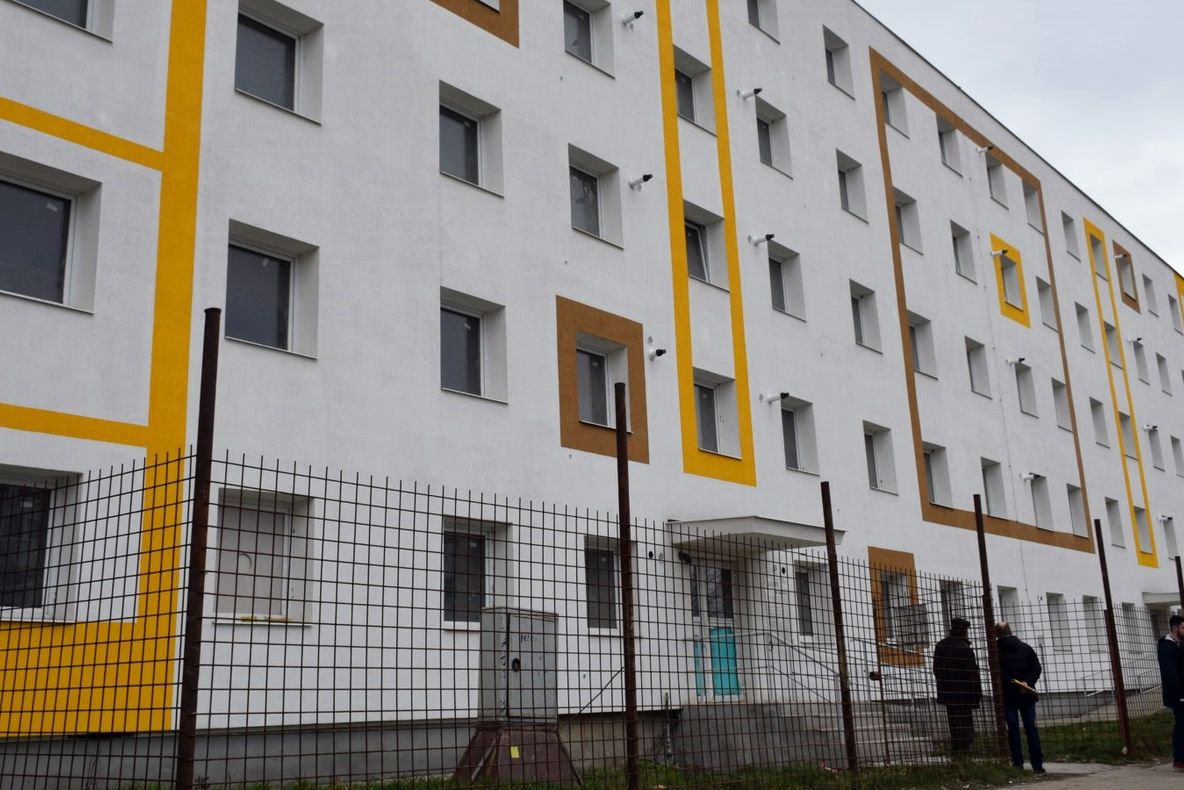 40 de mașini de gătit oferite sărmanilor care se mută pe strada Ostrovului