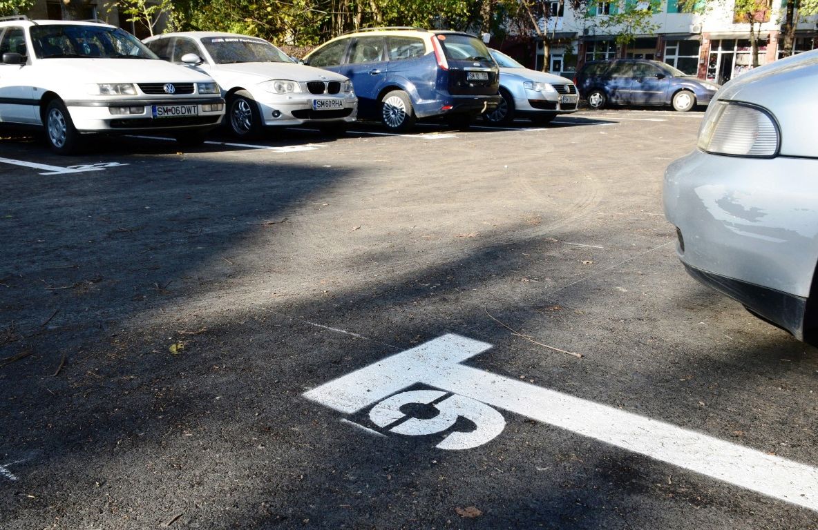 Locuri de parcare, în locul garajelor, în Satu Mare