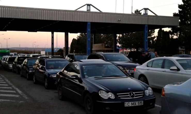 Aglomeraţie la punctele de trecere a frontierei. Românii se reîntorc la muncă în străinătate
