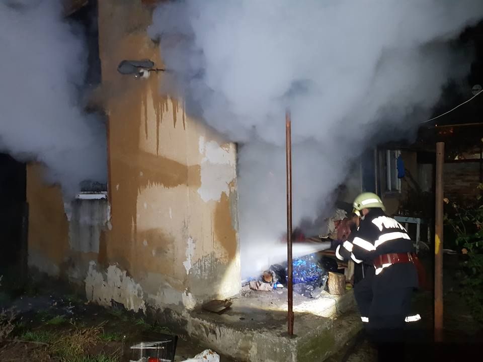 Bucătărie de vară distrusă în totalitate, în urma unui incendiu