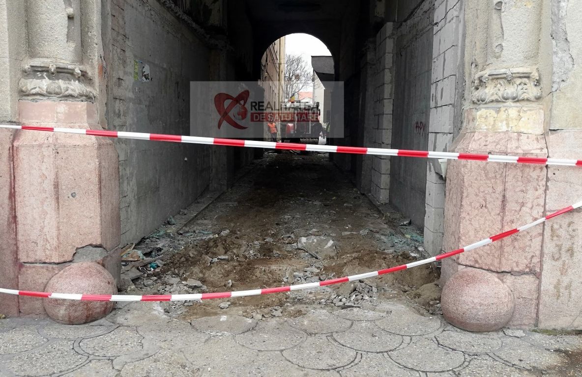 Lucrări de înlocuire a dalelor din pasajul Ștefan Ruha