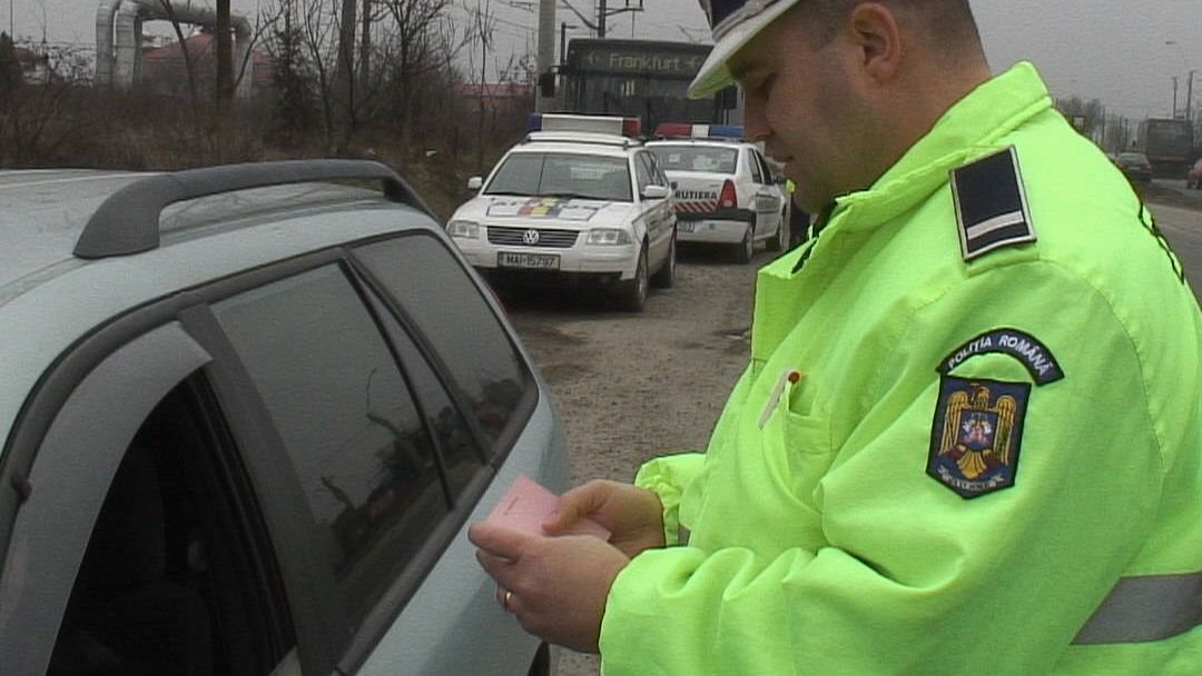 Doi şoferi „pericol public”, prinşi de poliţişti