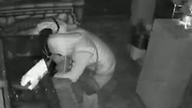 Spargere la Auchan Satu Mare. Hoţii au furat telefoane mobile