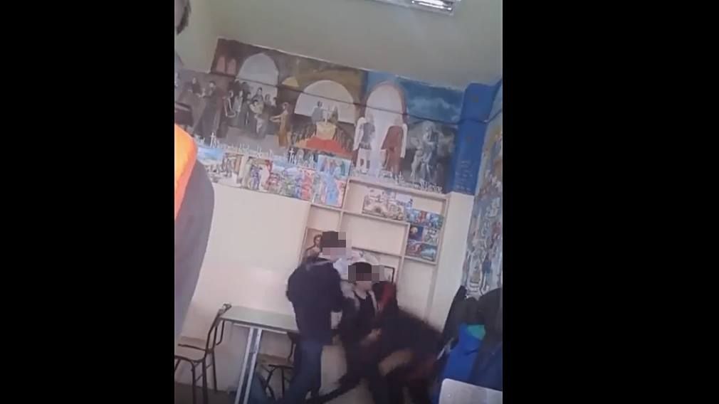 Copil bătut de colegi la o școală din Satu Mare