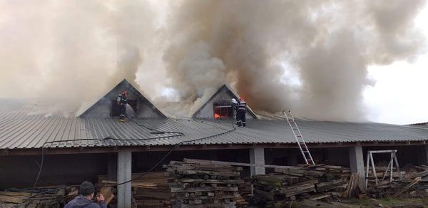 Incendiu la un atelier de tâmplărie din Balta Blondă