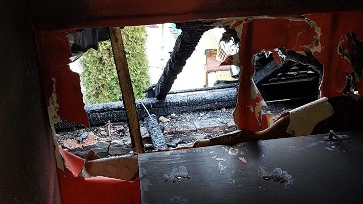 Casă distrusă într-un incendiu, la Carei