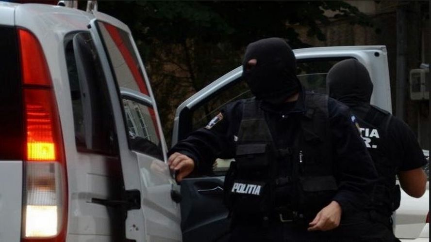 Doi sătmăreni condamnați pentru furt și trafic de migranți, prinși și încarcerați în Penitenciar