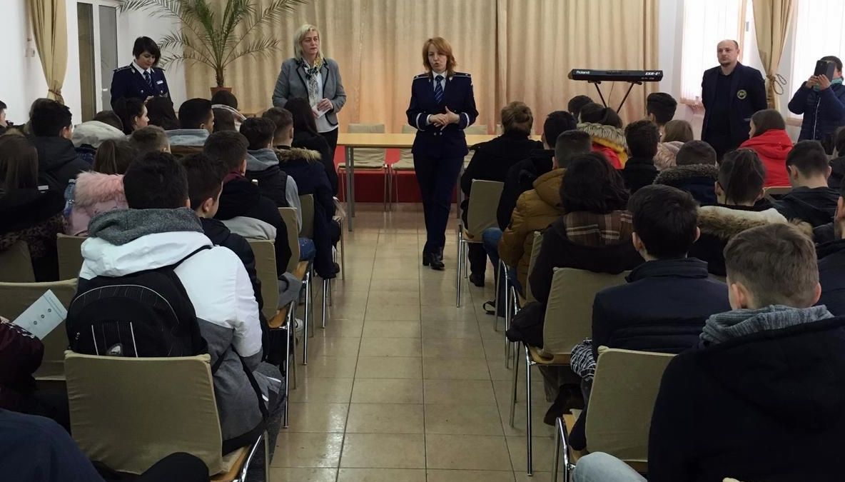 Campania ”Violența invizibilă” a ajuns la liceenii din Negrești și Colegiul Național ”Kolcsey Ferenc”