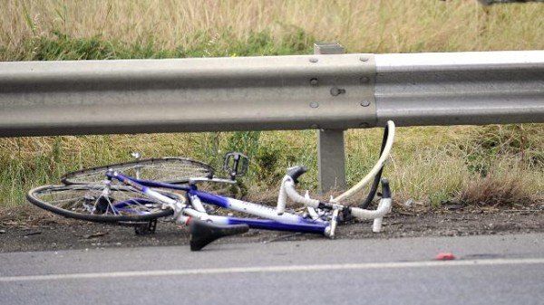 Un copil, de 7 ani, accidentat grav în timp ce se plimba cu bicicleta