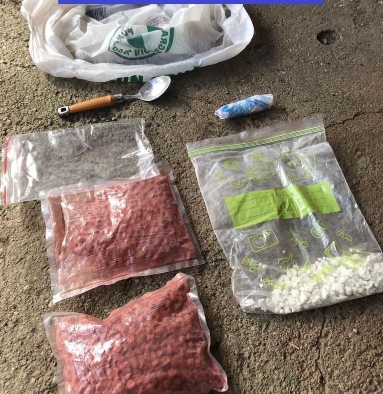 Reținuți pentru trafic de droguri de risc