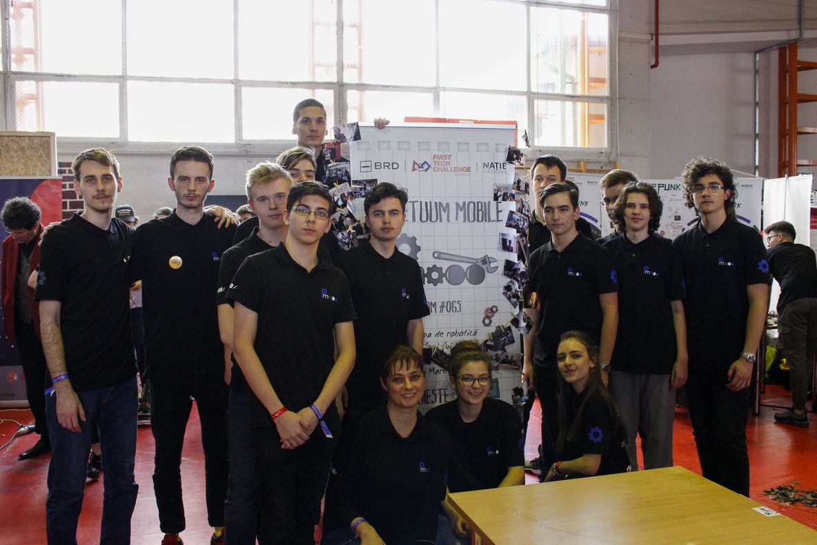 Echipa Perpetuum Mobile, calificată la etapa naționala de robotică First Tech Challenge