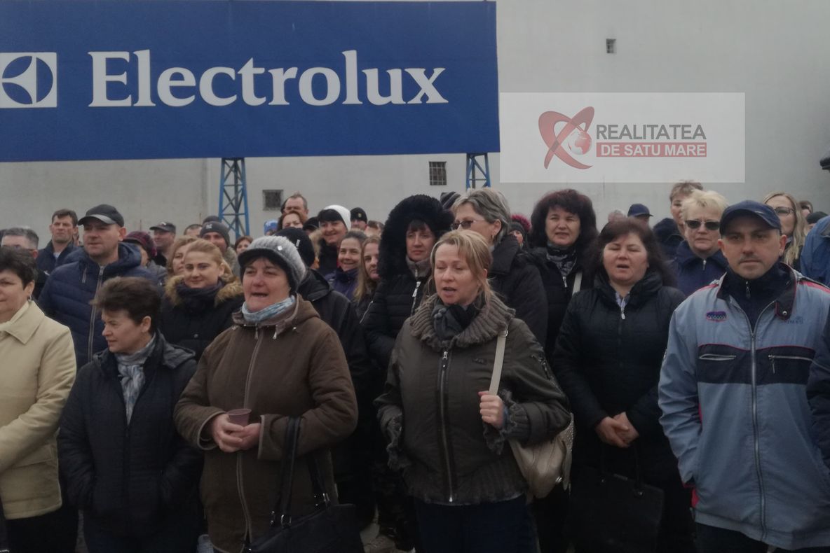 Liderii sindicali de la Electrolux, ameninţaţi de conducerea fabricii. Greva muncitorilor continuă