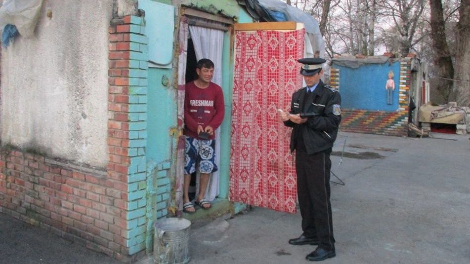 Polițiștii alocali au acționat în zona ștrandului. 21 de persoane, legitimate