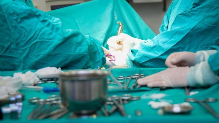 O sătmăreancă cu o tumoră de 1,5 kg, salvată de medicii maramureșeni