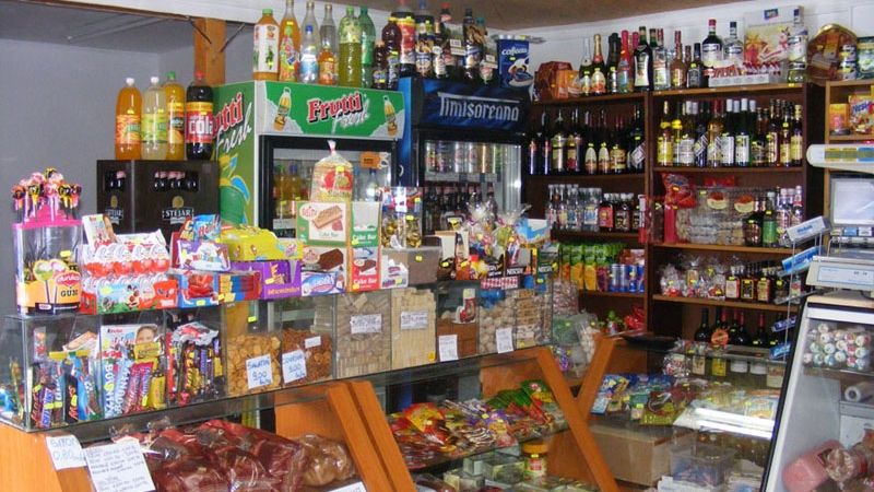 Magazin alimentar amendat de inspectorii DSVSA
