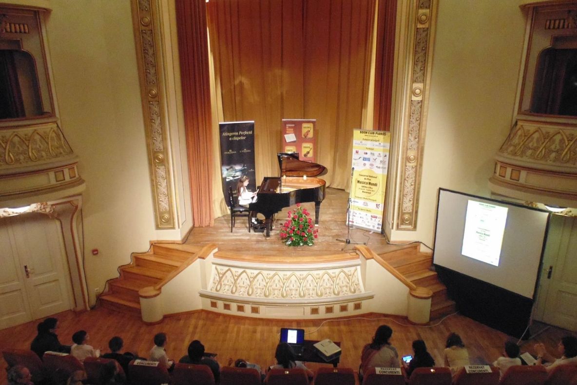 Înscrieri la Concursul Național de Pian Musica Mundi. Premiul cel mare - o pianină de 4.500 euro