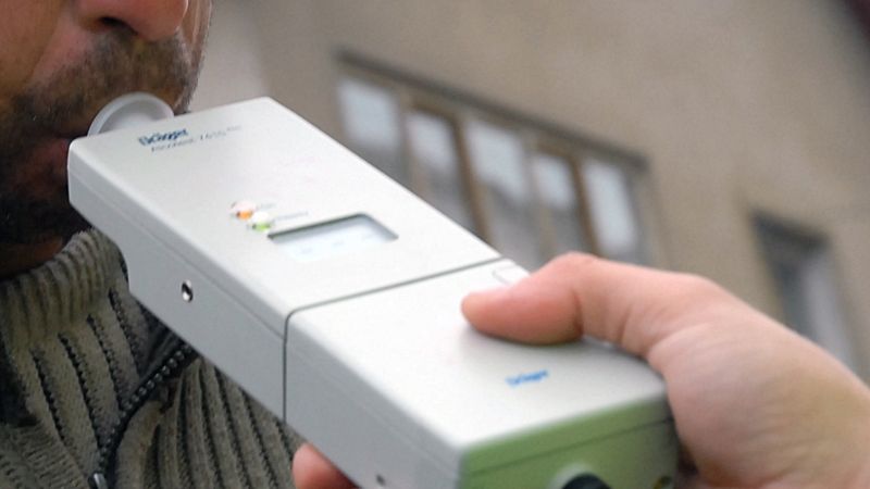 Bărbat din Stâna, prins băut la volan și fără permis