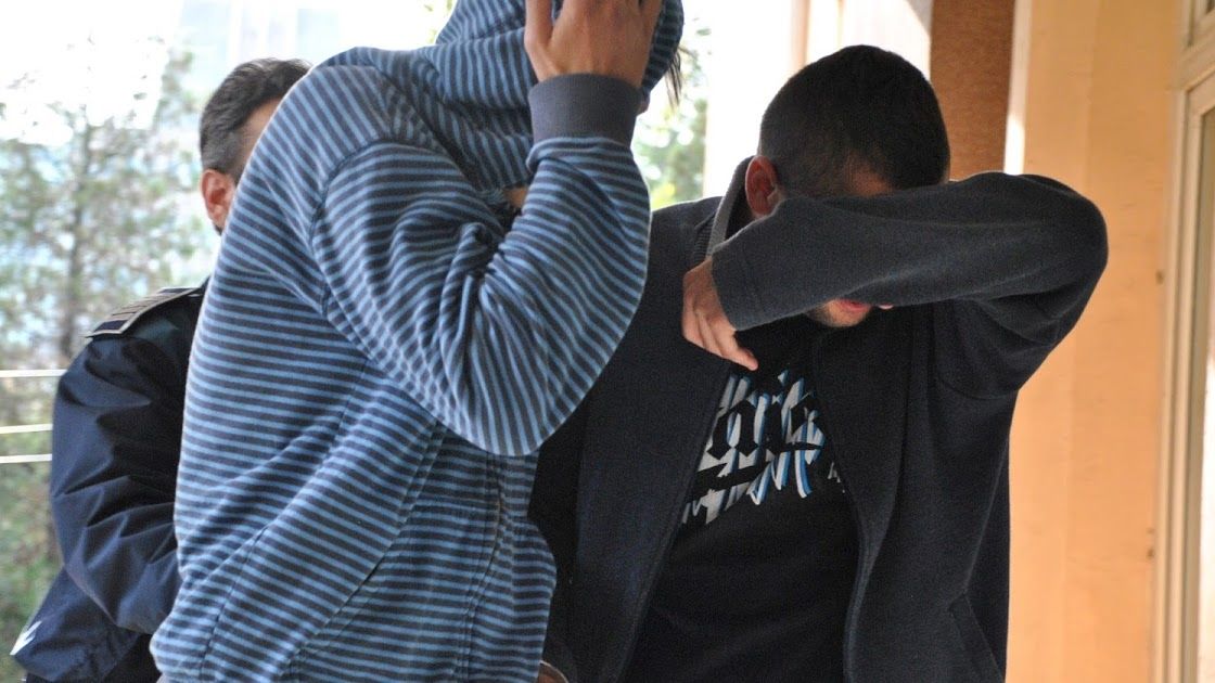 Un tânăr, de 26 de ani, și un minor, de 13 ani, au sustras mai multe plăci de aluminiu dintr-o hală din Carei