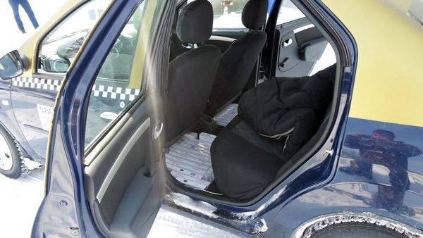 Ţigări de contrabandă, transportate cu un taxi în Satu Mare