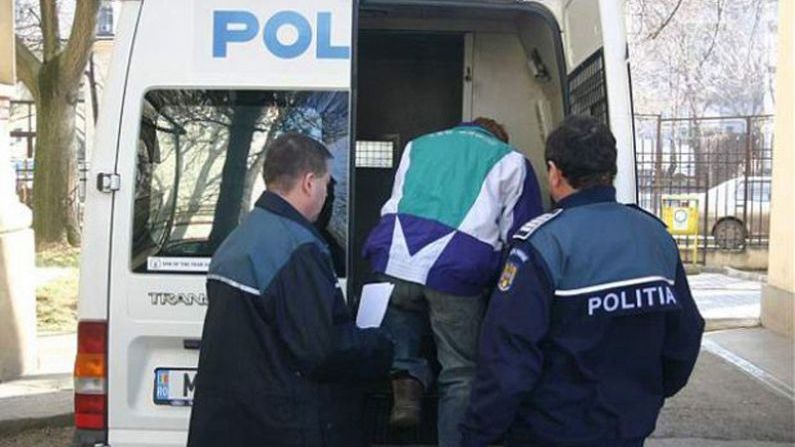 Un bărbat din Gura Humorului urmărit național, arestat de polițiștii sătmăreni