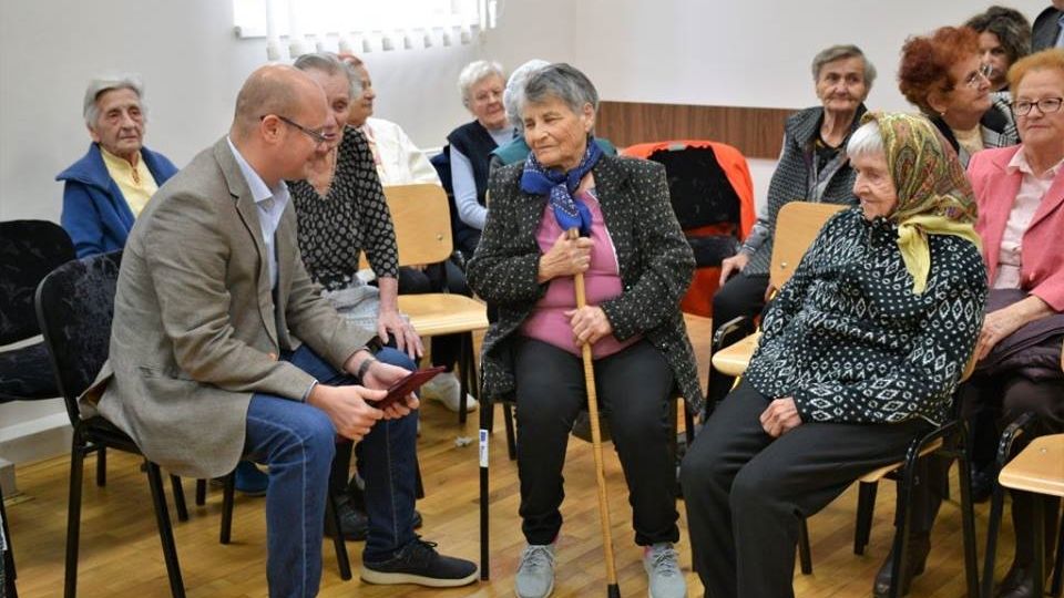 Proiect de 2,7 milioane de lei la Satu Mare. Bătrânii izolaţi la domiciliu vor primi masă caldă