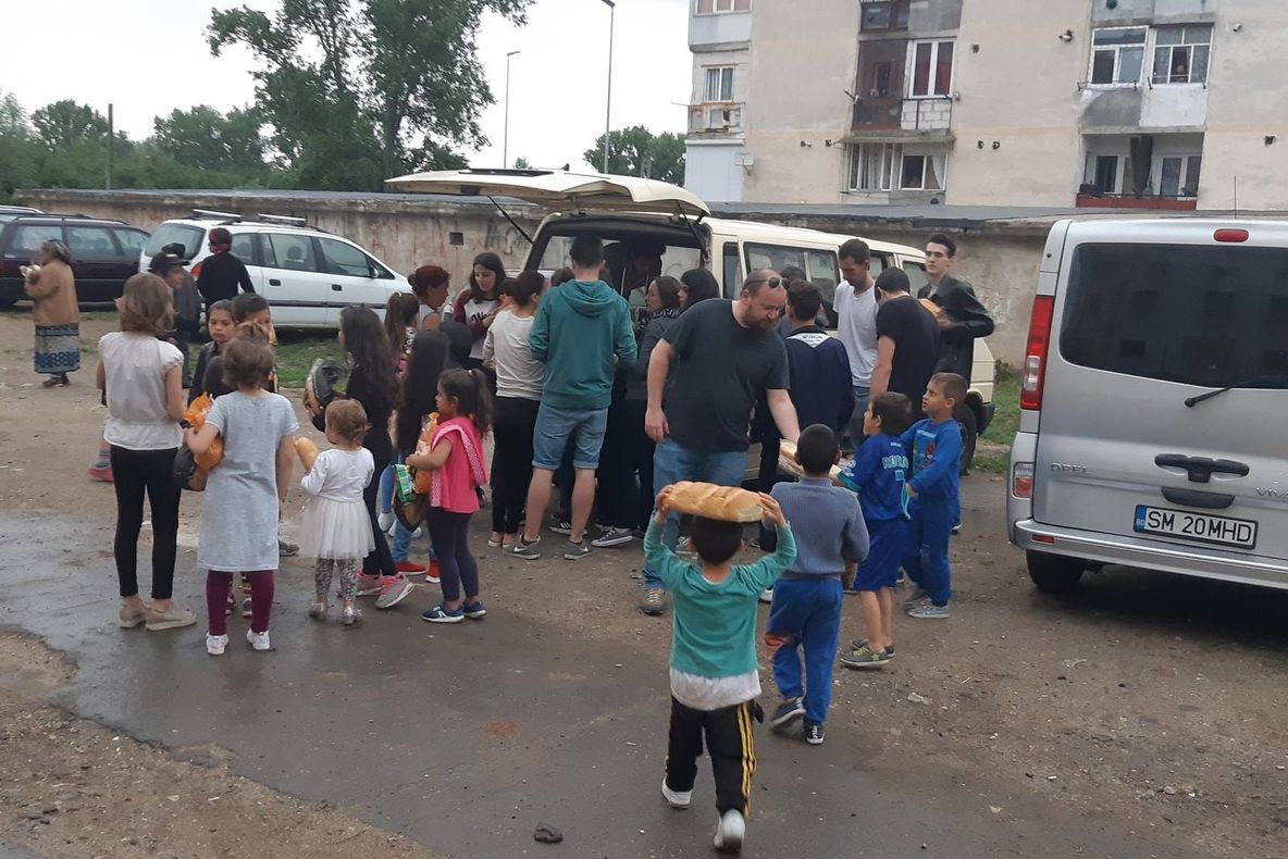 Gest. Alimente pentru 500 de sărmani oferite de Serviciul de Ajutor Maltez