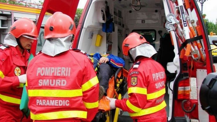 Două fetițe, de 11 și 13 ani, lovite în plin de o dubă. Una dintre copile, în stare gravă