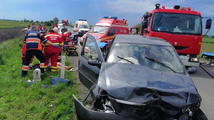 Șoferul care a provocat accidentul cu trei victime dintre Botiz și Ciuperceni avea permisul suspendat