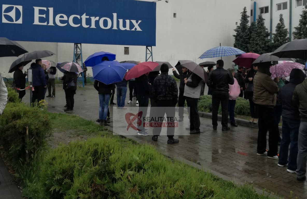 Sindicaliștii s-au întâlnit din nou cu conducerea Electrolux. Șefii fabricii nu au fost cooperanți