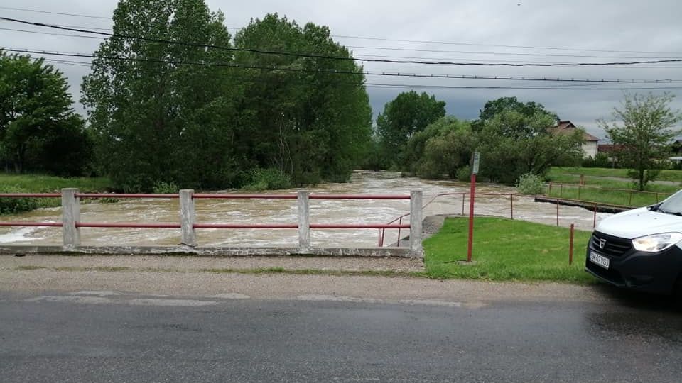 Gospodării inundate la Călinești-Oaș