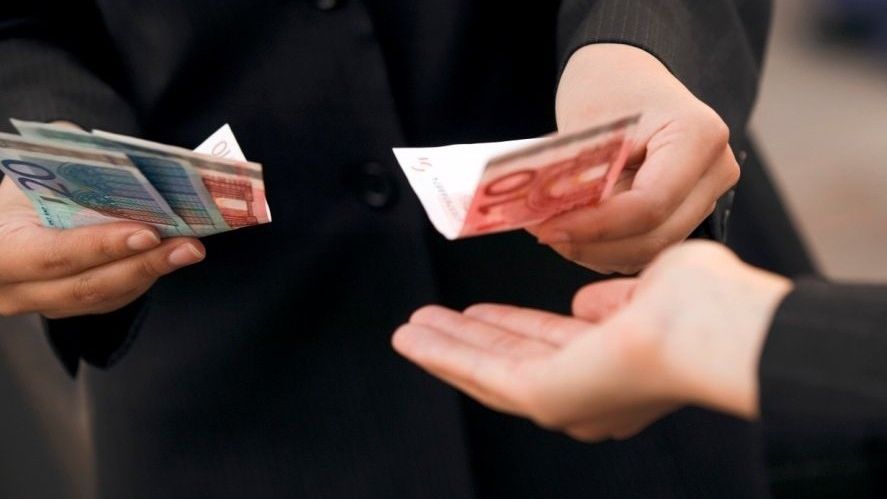 Un polițist și un inspector în cadrul DSP Satu Mare, soț și soție, trimiși în judecată de procurorii sătmăreni