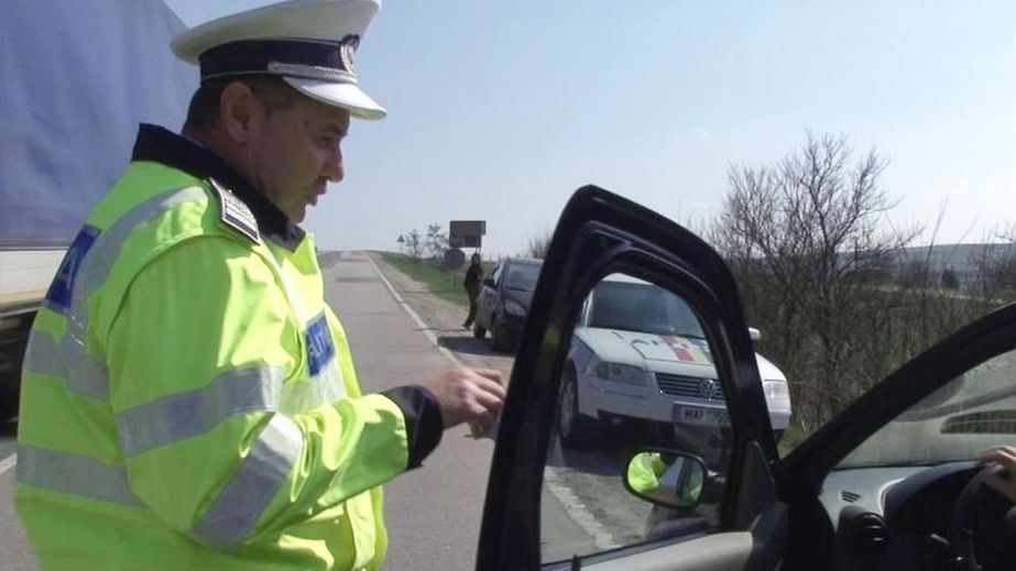 Șoferi amendați și lăsați fără permise, în urma unor filtre ale polițiștilor rutieri