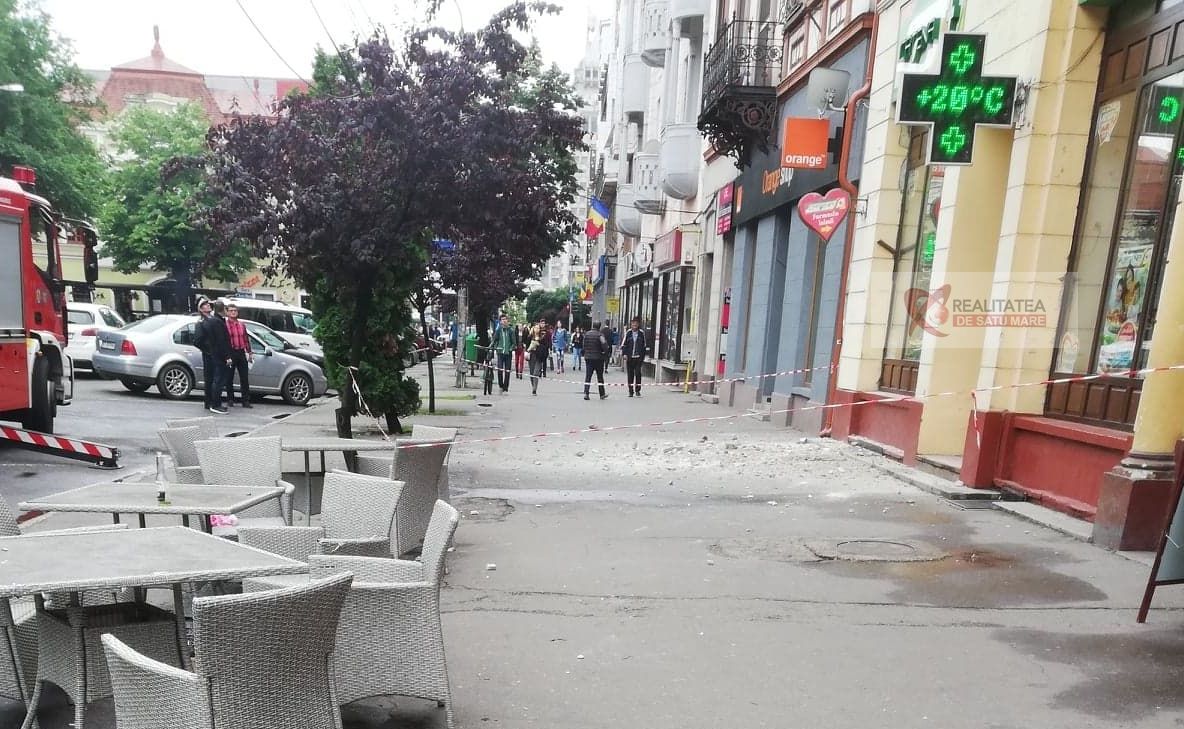 Tencuială căzută în centrul municipiului