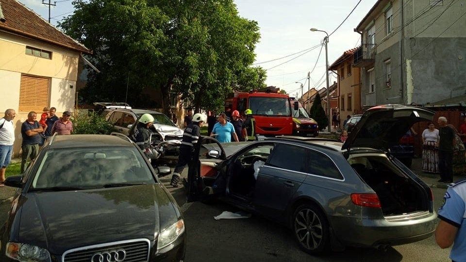 Accident grav în municipiul Satu Mare. O persoană, încarcerată