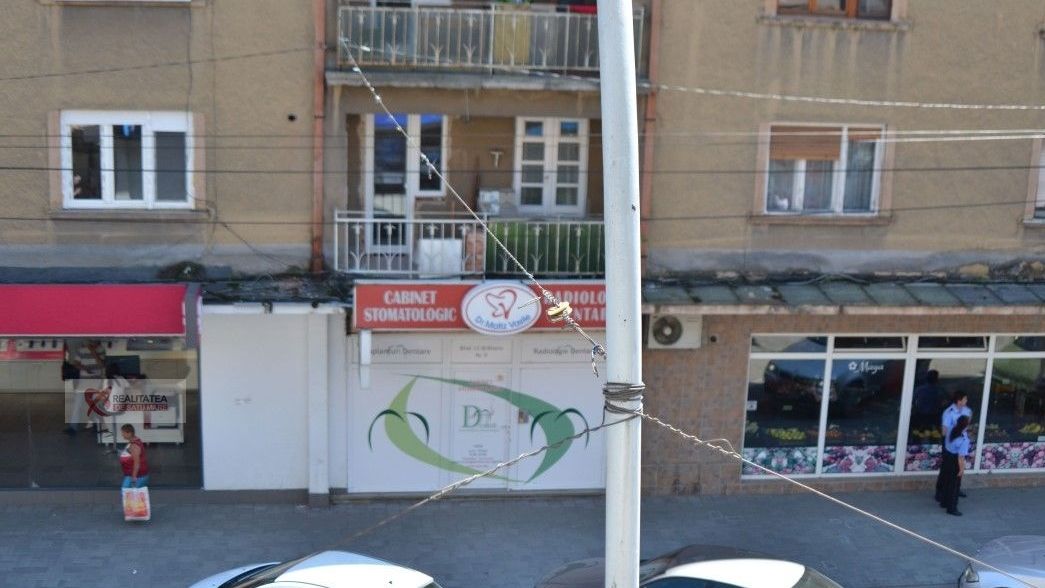 Cerșetoarea agresivă, ”mustrată” de polițiști și lăsată să plece