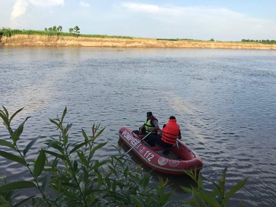 Trupul copilului înecat nu a fost găsit. Pompierii reiau căutările mâine