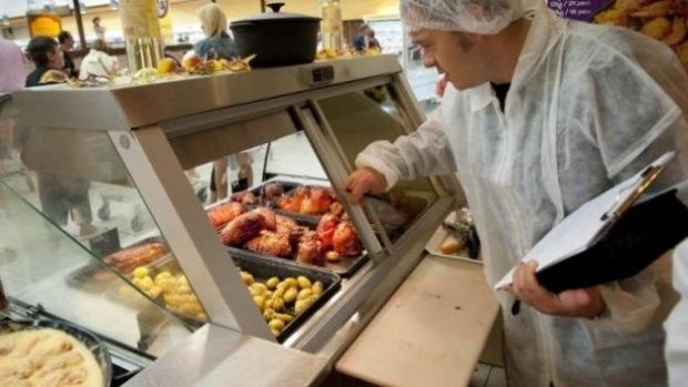 Noi nereguli constatate de DSVSA în ștranduri. Zeci de kilograme de carne, confiscate