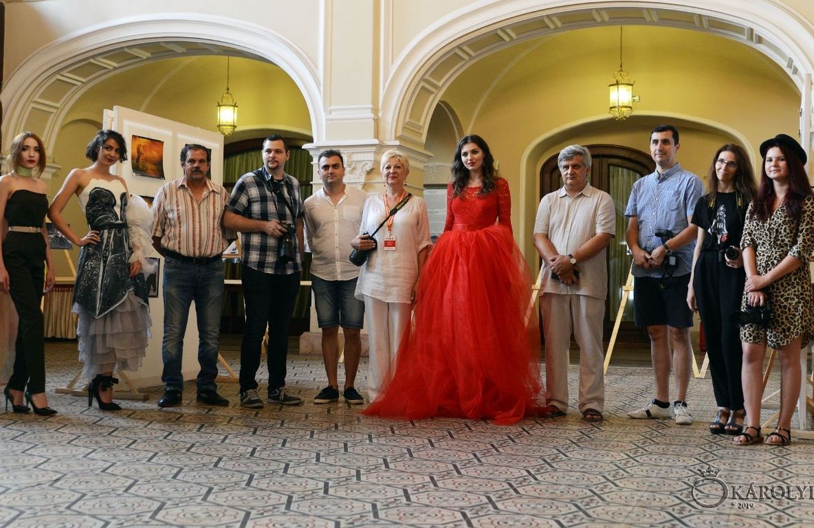 Expoziție de fotografie a fotoclubului Varadinum din Oradea, la castelul din Carei