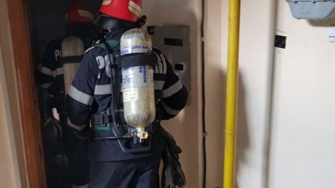 Explozie urmată de un incendiu la un apartament din municipiul Satu Mare