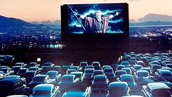 PREMIERĂ. Proiecție de film drive-in, la Satu Mare. Film vizionat direct din mașină