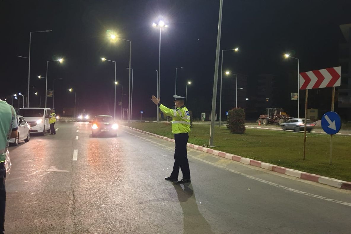 Razii în Tiream. Trei certificate de înmatriculare, ridicate de polițiști