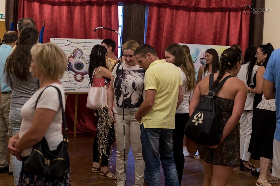 A fost vernisată expoziția de pictură abstractă „Fiica și tata”, la Castelul din Carei