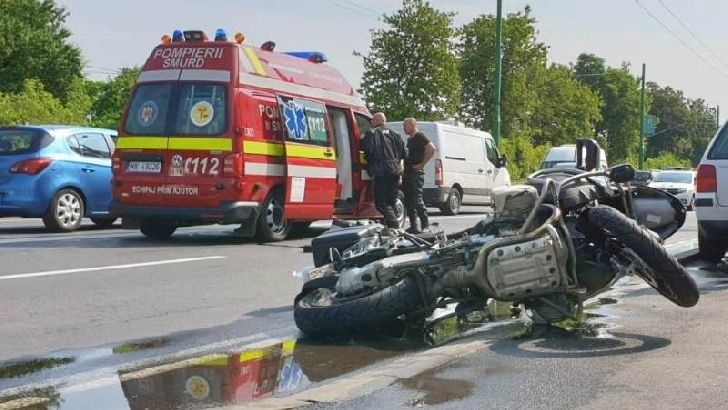 La un pas de tragedie. Un motociclist din Tășnad, rănit în județul Bihor