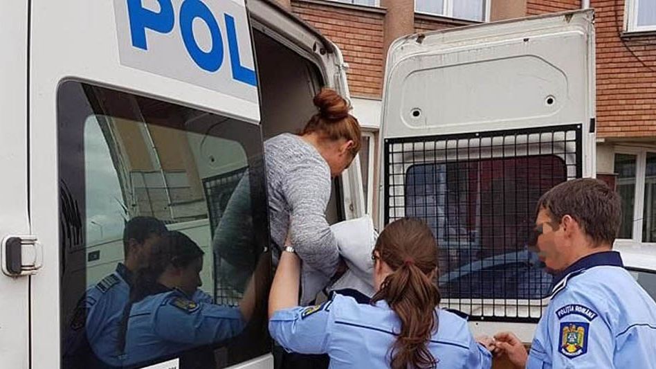 O tânără din Sălaj a furat mai multe bunuri dintr-o locuință din Valea Vinului