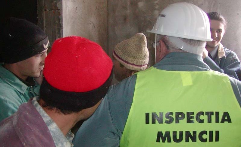 Amenzi usturătoare de la inspectorii muncii pentru patronii din Satu Mare